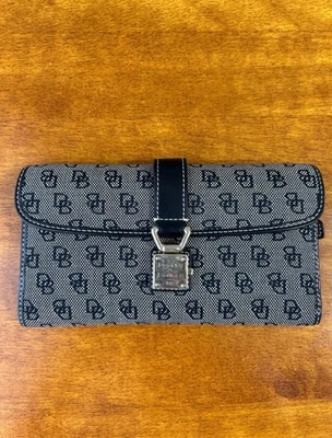 Cartera Larga Dooney and Bourke Negro Dorado Herrajes Chequera Inserto Foto 1 de 4