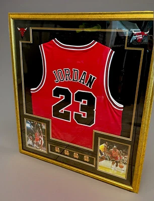 Camiseta deportiva de los Michael Jordan Bulls con marco personalizado con parches/alfileres Foto 1 de 4