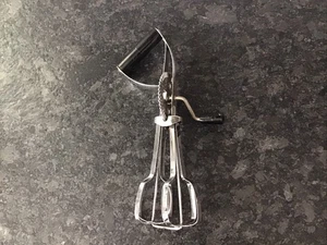 Vintage EKCO USA manovella sbattitore uova mixer metallo manico nero utensile cucina - Foto 1 di 3