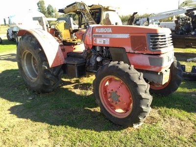 KUBOTA m9000 4x4 tractor utilitario especial  Foto 1 de 3