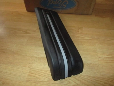 Extensão de para-choque traseiro Ford Escort Lynx destro fabricante de equipamento original NOS 1981-1985 - Imagem 1 de 4