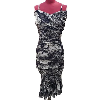 Vestido Fuzzi Mediano Negro Blanco Floral Tul Malla Hombro Descubierto Acanalado Midi Foto 1 de 4