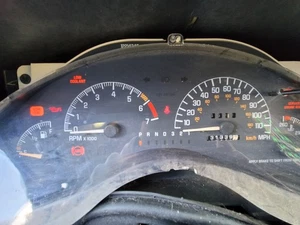 1998-2003 PONTIAC GRAND PRIX Speedometer Gauge Cluster 3800/3.8 AUTO 131,339 - Picture 1 of 19