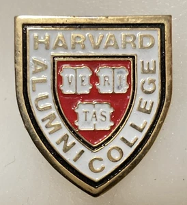 Vintage Harvard College Alumni Pin B9 - Picture 1 of 4