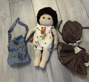 Vintage weiche Skulptur Handarbeit Kohl Patch Stil Stoff Baby Mädchen Puppe - Bild 1 von 7
