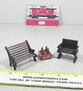G/O SCALE ROAD ACCESSORIES BENCHES AND COCA COLA BOX - Picture 1 of 5