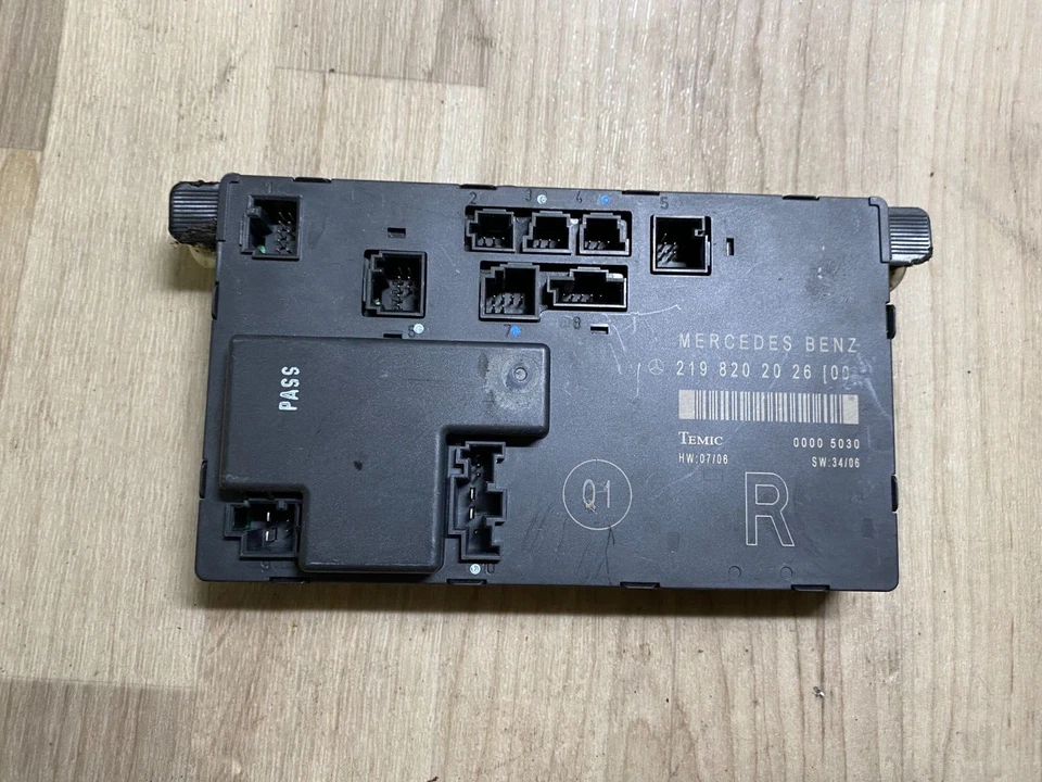 MÓDULO DE CONTROL PUERTA PASAJERO DELANTERO MERCEDES BENZ CLS550 CLS63 AMG OEM 07-11 Foto 1 de 3