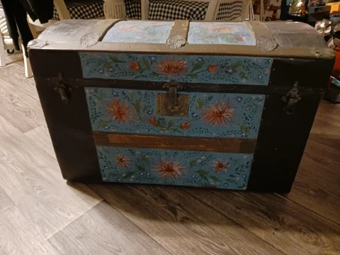 ANTIQUE 19th Century DOME TOP Painted TIN STEAMER TRUNK Humpback Smaller Model Cover