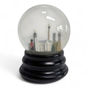 Saks Fifth Avenue London Musical Snow Globe – Three Jays, 6″ Gift / Holiday - Picture 1 of 7