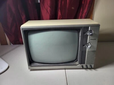 Philco 1984 Television Model number B424SWH02 Works Good Shape Free Shipping - Image 1 of 4