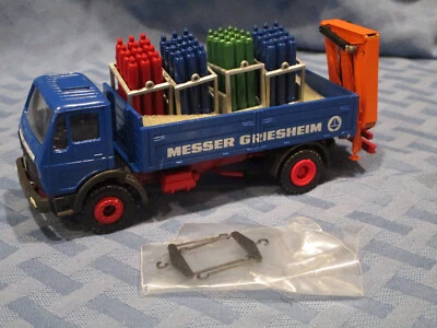 Camión de gas embotellado Conrad 3058, Mercedes Benz, cuchillo, 1/50, fundido a presión, W. Alemania Foto 1 de 3