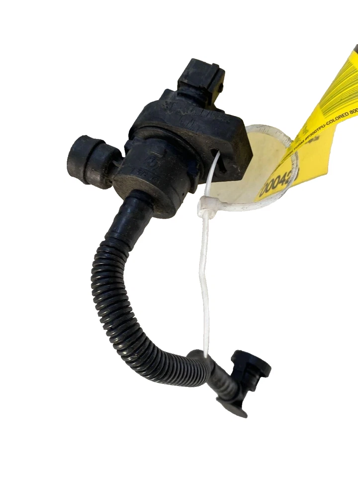 BMW 328I 2011 SULEV sedán 3,0 L control de vacío respirador de combustible válvula de purga con manguera Foto 1 de 4