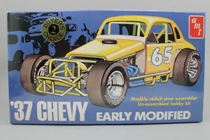 Modellino in plastica 1:25 AMT 1937 Chevy EARLY MODIFIED auto da corsa *NUOVO SIGILLATO* - Foto 1 di 1