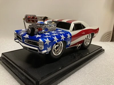 MUSCLE MACHINES 1966 PONTIAC GTO 1:18 SCALE DIE CAST. STARS AND STRIPES - Image 1 of 4