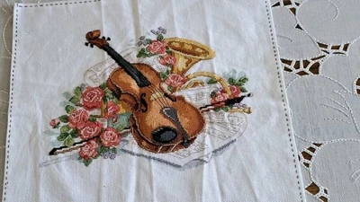 Dimensiones VIOLÍN Y ROSAS Contado Punto de Cruz # 3723 12" x 10" Acabado Completo Foto 1 de 4