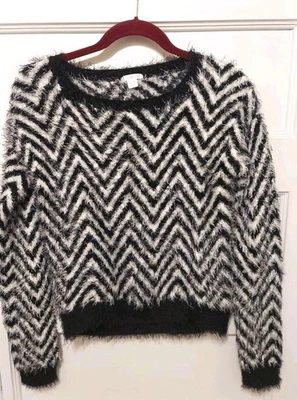 Nuevo sin etiquetas Suéter Xhilaration Junior Talla X-Pequeño Blanco y Negro Diseño Chevron Difuso  Foto 1 de 4