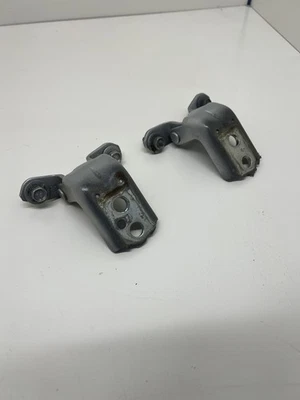 2010 NISSAN FRONTIER DRIVER LEFT SIDE FRONT DOOR HINGE OEM -SET- - Image 1 of 2