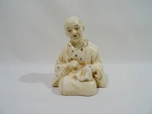 ANCIENNE STATUETTE EN FAIENCE PERSONNAGE BRODEUSE COUTURIERE JAPON ASIATIQUE - Picture 1 of 9