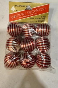¡Adornos de Navidad de satén a rayas rojas/blancas pequeñas Bradford de colección! 30mm 9pc - Imagen 1 de 4