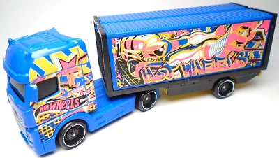 2020 HOT WHEELS MERCEDES BENZ ACTROS BLUE 4 7/8" DIECAST TRANSPORT TRUCK W/ PINK - Image 1 of 4