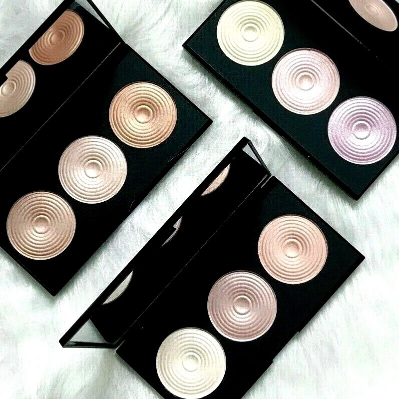 MAKEUP REVOLUTION Highlighting Powder Palette - Strobe Lighting Radiant Lights - Image 1 of 1