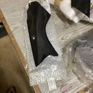 Triumph Daytona 955i nueva cabina derecha con perfil de carbono T2304708 NOS R1 - Imagen 1 de 8