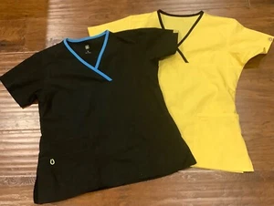 WonderWink sz Small Scrub Tops Lot of 2 Sunny Yellow Black Trim Black Blue Trim - Picture 1 of 6