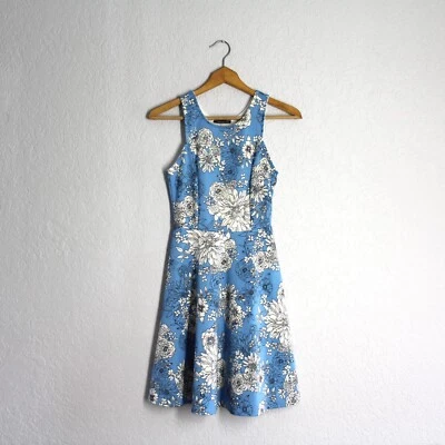Vestido sin mangas Soprano Fit and Flare cuello redondo tejido elástico azul floral talla S Foto 1 de 4