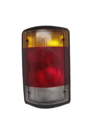 Luz trasera izquierda del conductor para furgoneta Ford E150 92-94 1311796 Foto 1 de 4