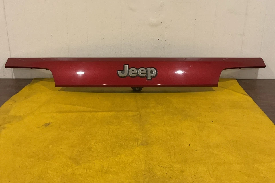 Jeep Compass 2017-2024 puerta trasera panel de acabado moldeado con cámara + emblema OEM Foto 1 de 4