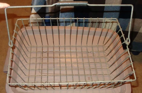 BIG OLD VINTAGE METAL WIRE FREEZER STORAGE SHOPPING BASKET W/ CARRY HANDLE 17" Cover