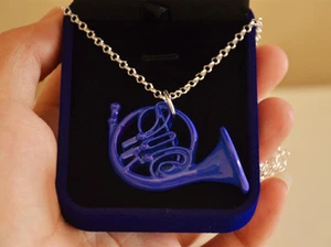 TV Serious Cómo conocí a vuestra madre cuerno francés azul hermoso collar cadena regalo - Imagen 1 de 7