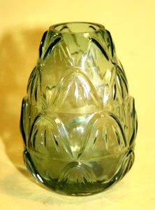 Small green glass vase- Beautiful - Picture 1 of 3