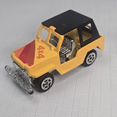 1970 年压铸玩具吉普 CJ-7 开放式车顶 4x4 黄色和红色越野车老式 — 第 1/4 张图片