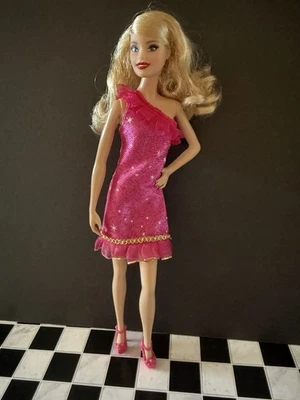 Barbie Modelo Muse Muñeca Rubia Revestida Rosa Zapatos de Vestir Foto 1 de 4