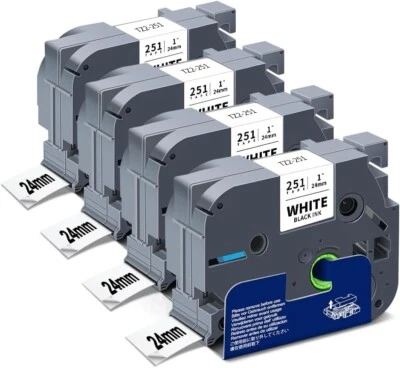 Cinta laminada TZ2-251 24mm/1" tinta negra en etiqueta blanca Foto 1 de 4