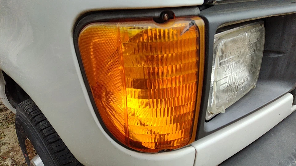 05 FORD VAN E250 Fog/mark/park/turn Light/lamp Right - Image 1 of 1