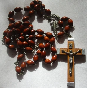 Wooden Beads and Cross / Crucifix Rosary  - Missionhurst - Italy - Picture 1 of 8