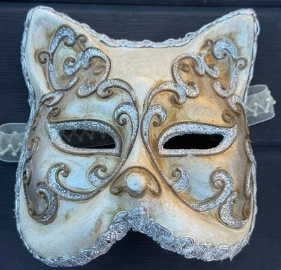 Máscara de gato veneziano Balo Coloc acabamento prata osso - Imagem 1 de 4