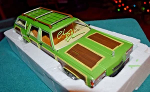 Chevy Chase Signed National Lampoon's Vacation Wagon Queen Family Truckster 1:18 - Picture 1 of 20