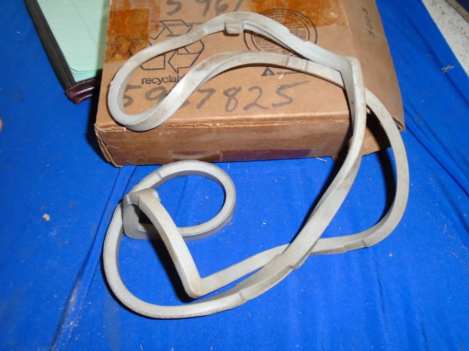 Chevrolet Impala Special LH 1978 luz trasera junta de lente 5967825 nuevo de stock Foto 1 de 1