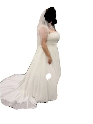 Wedding gown size 18 - Image 1 of 2