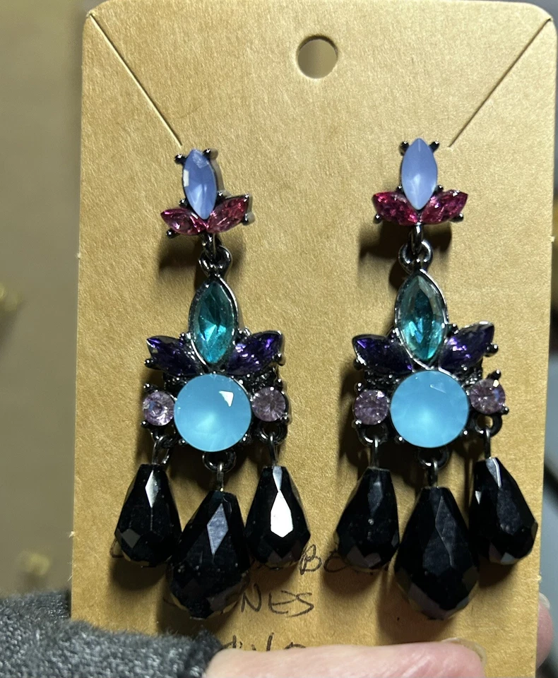 Hermosos pendientes de araña Erikson Beamon Rocks púrpura, negro, aguamarina, rosa Foto 1 de 1