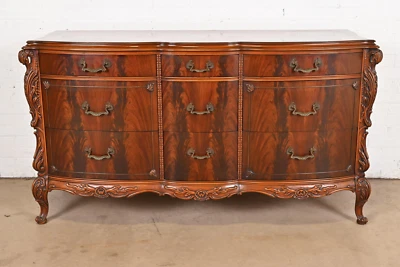 Romweber 法国火焰桃花心木梳妆台带雕刻天鹅头,大约 20 世纪 30 年代 — 第 1/4 张图片