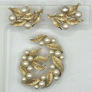 Vintage Krone Trifari Perle & Blattgold Brosche mit Ohrclips Set - Bild 1 von 13