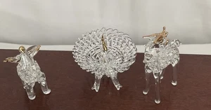 Juego de 3 estatuillas vintage de vidrio hiladas a mano con adornos dorados caballo elefante y pavo real - Imagen 1 de 7