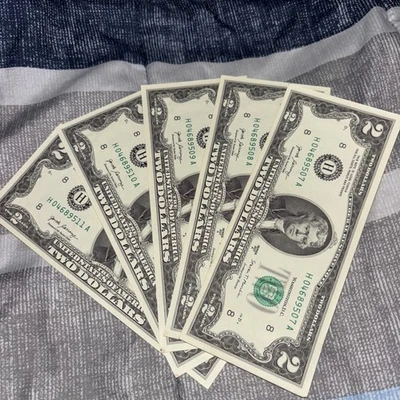 Billete De 2 Dolaraes Raramente Circulados Series Seguidas - Image 1 of 2