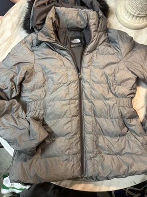 The North Face 550 Puffer Jacket Women’s Size Large, Down Insulation, Gray, - Image 1 of 4