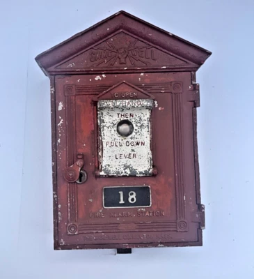 Caja de llamada de alarma de incendio Gamewell vintage # 18 pieza de coleccionista. Foto 1 de 4