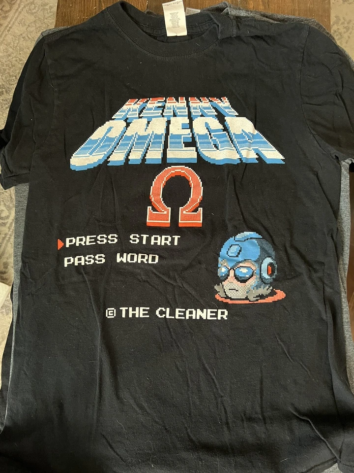 Camisa Kenny Omega. ProWrestlingCrate Exclusivo Talla Pequeña Foto 1 de 1